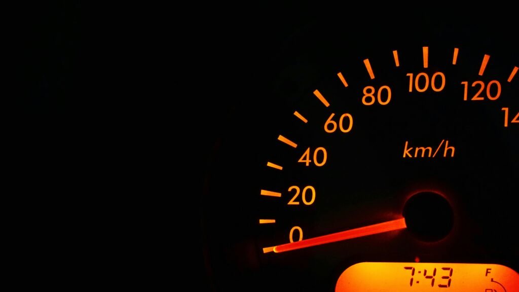 Otomobil hız göstergesi – otomotivde influencer pazarlaması stratejileri